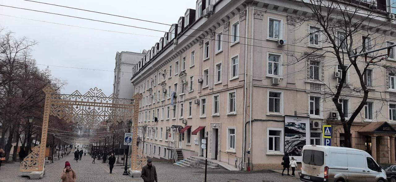 Cathedral Park And Pedestrian Zone Ultracentral Cozy Apartment In Chisinau Exterior foto